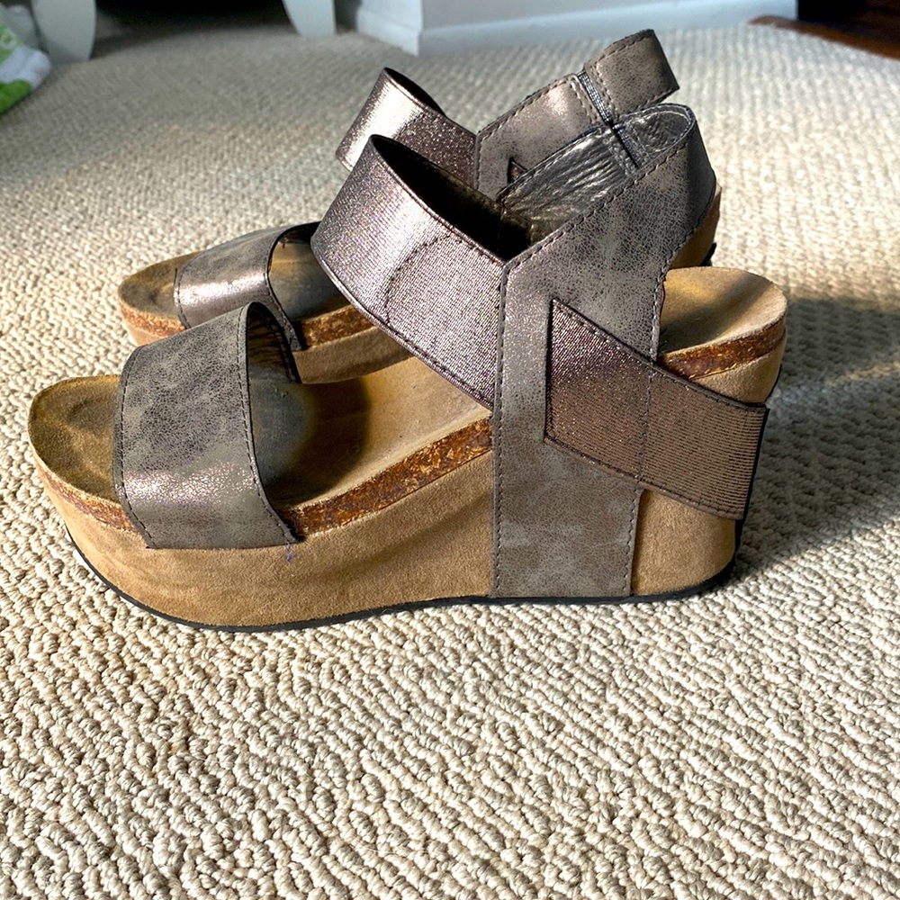 OTBT wedges size 8! They are tan with chrome straps!